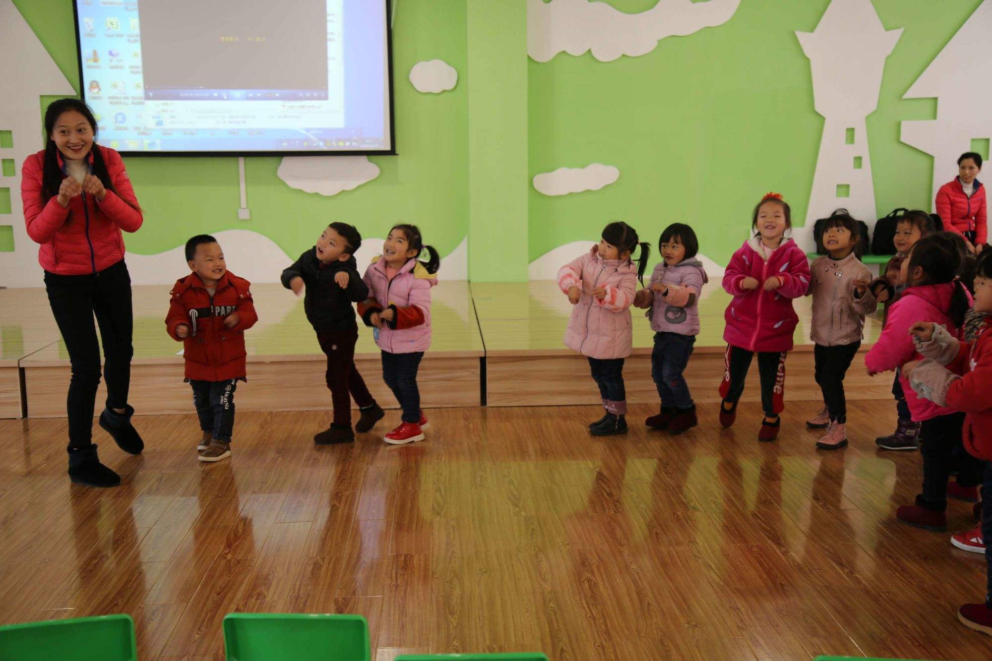 一年级音乐课堂小游戏(小学一年级音乐游戏)