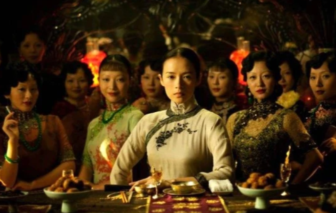 警察美女流氓游戏手势